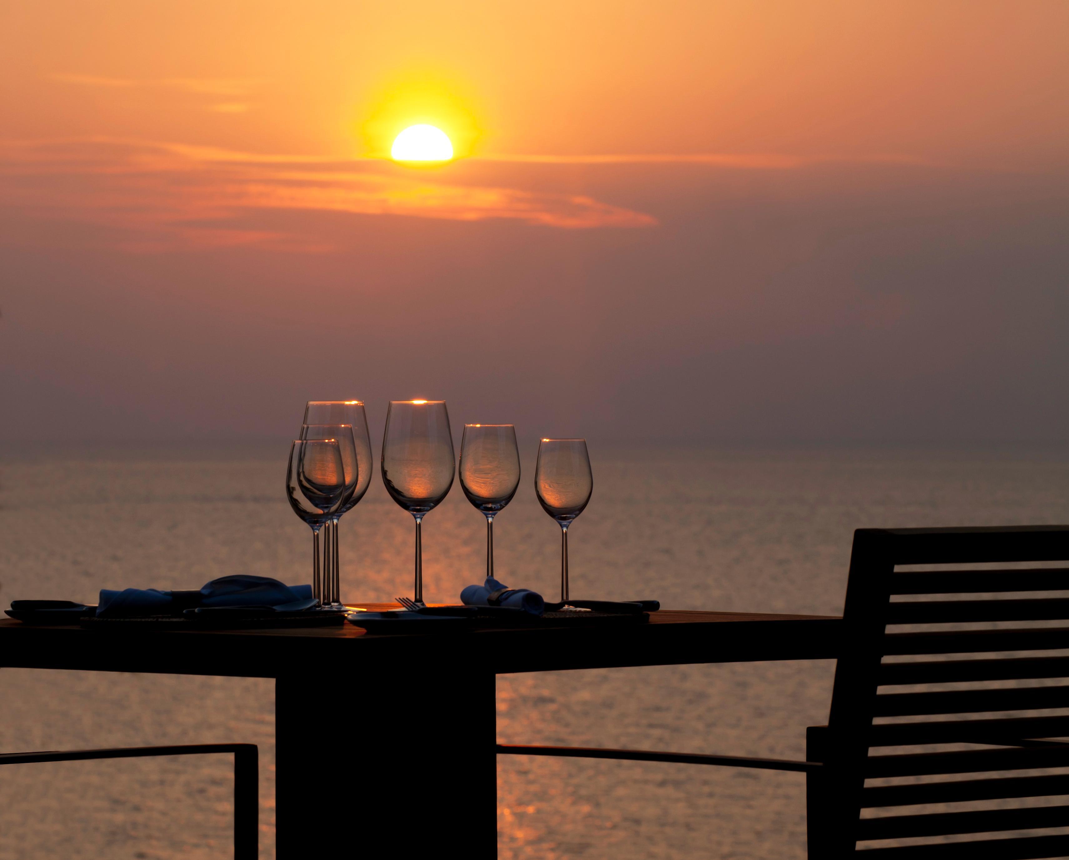 Pullman Phuket Arcadia Naithon Beach المظهر الخارجي الصورة Sunset at the resort