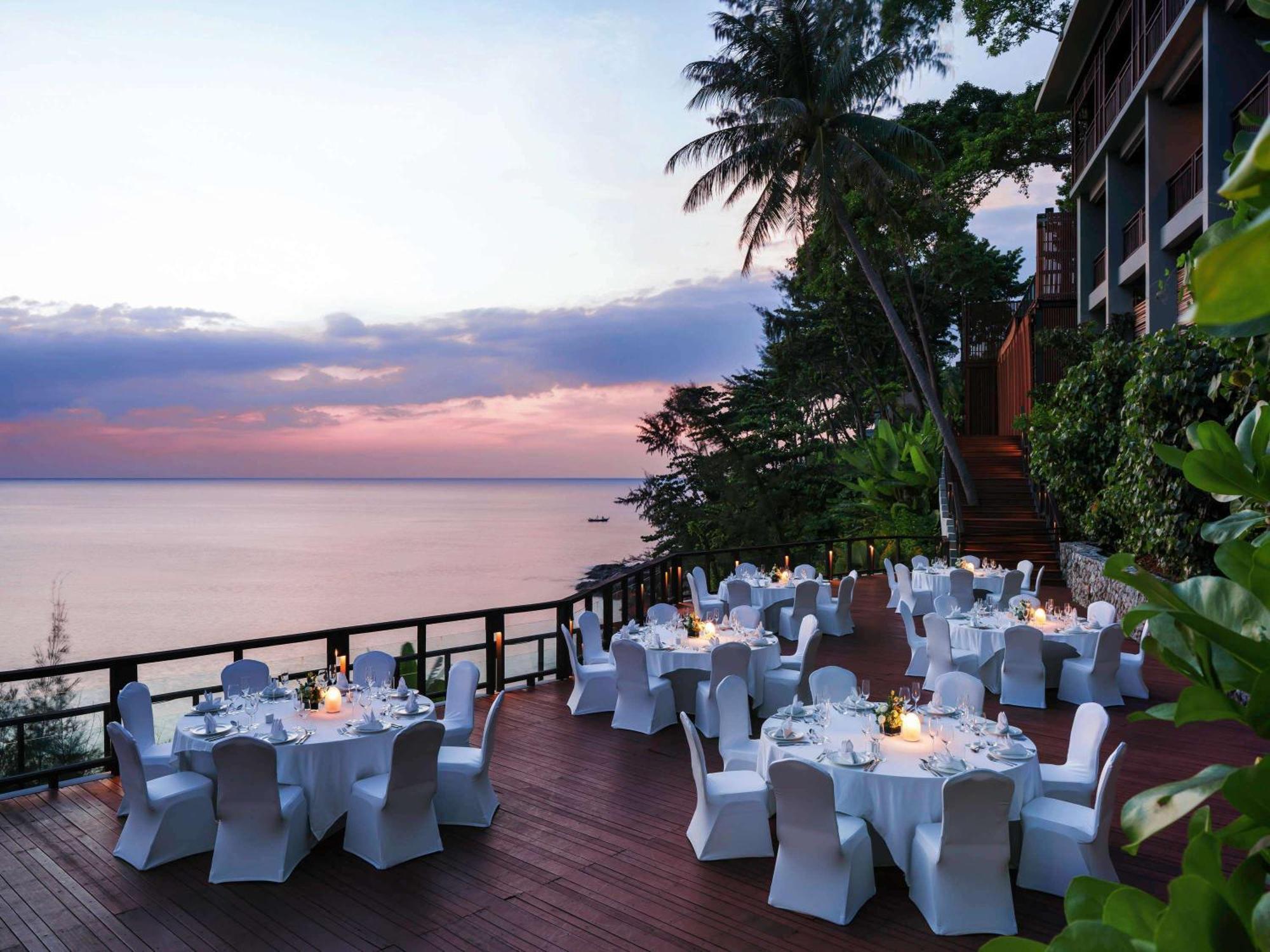 Pullman Phuket Arcadia Naithon Beach المظهر الخارجي الصورة The Deck at the Intercontinental Resort Fiji