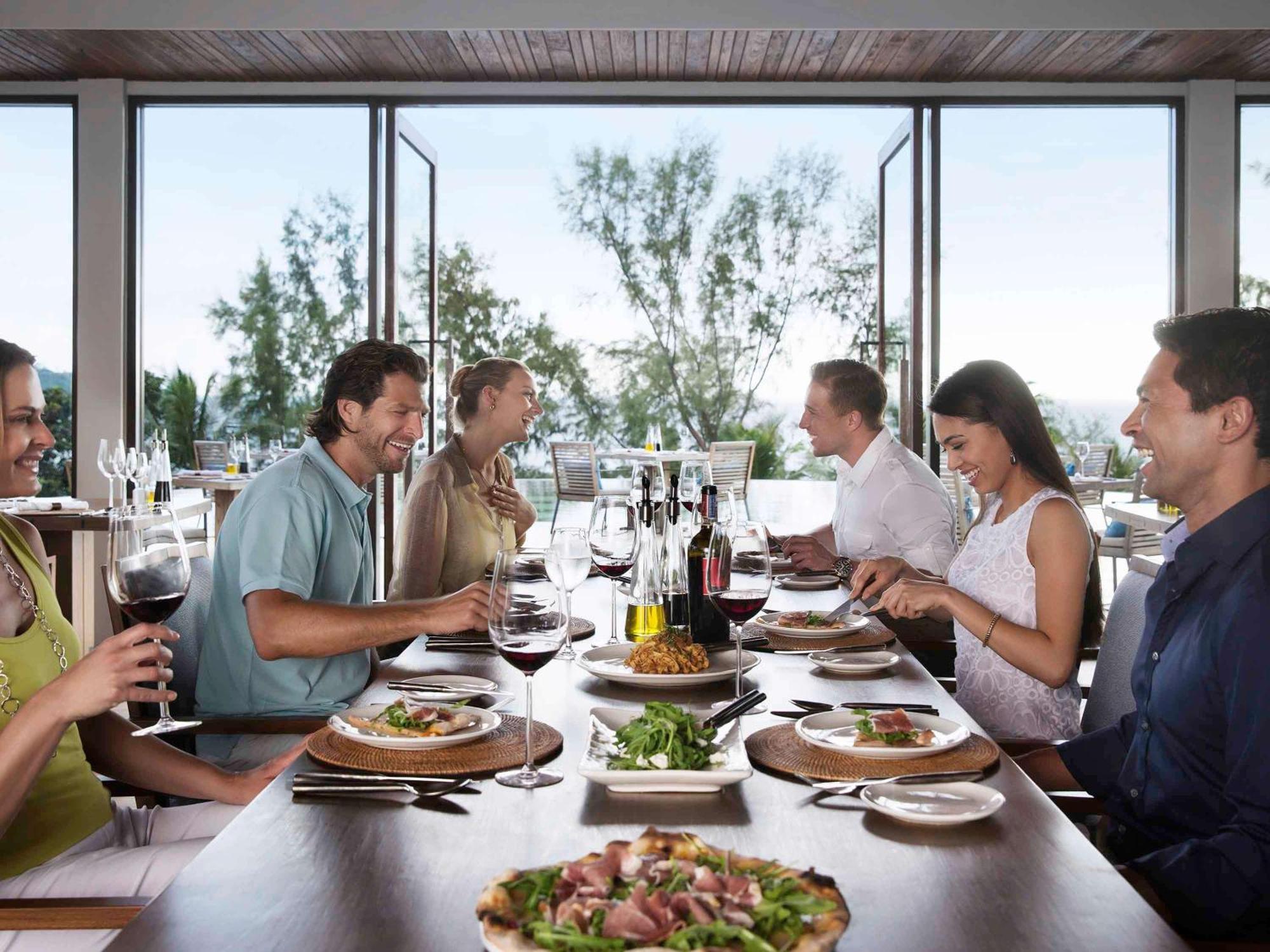 Pullman Phuket Arcadia Naithon Beach المظهر الخارجي الصورة A meal at a restaurant