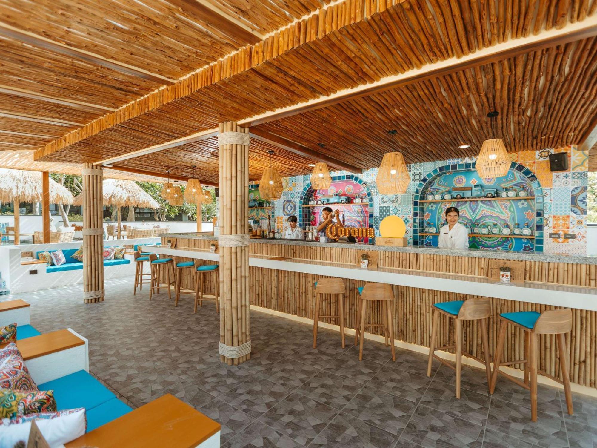 Pullman Phuket Arcadia Naithon Beach المظهر الخارجي الصورة The interior of a typical beach club